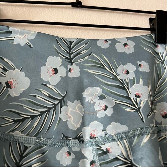 Beyond Yoga Lux Blue Floral High Waist Midi Leggings - Picture 5 of 6